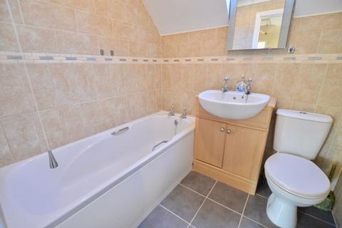 15 Dixons Road, Market Deeping, Peterborough, PE6 8AG