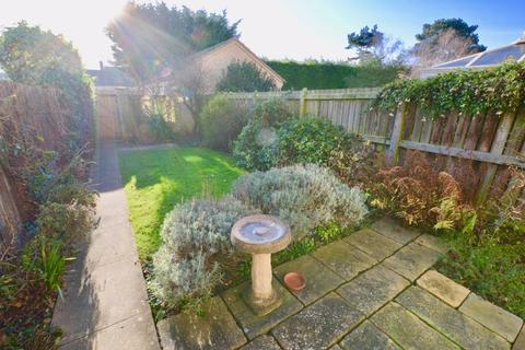 15 Dixons Road, Market Deeping, Peterborough, PE6 8AG