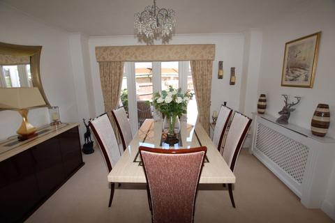 10 Cassell Close, Orsett, Grays, RM16 3HQ