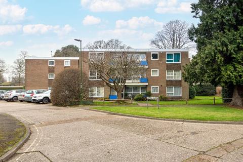16 April Close, Horsham, RH12 2LN