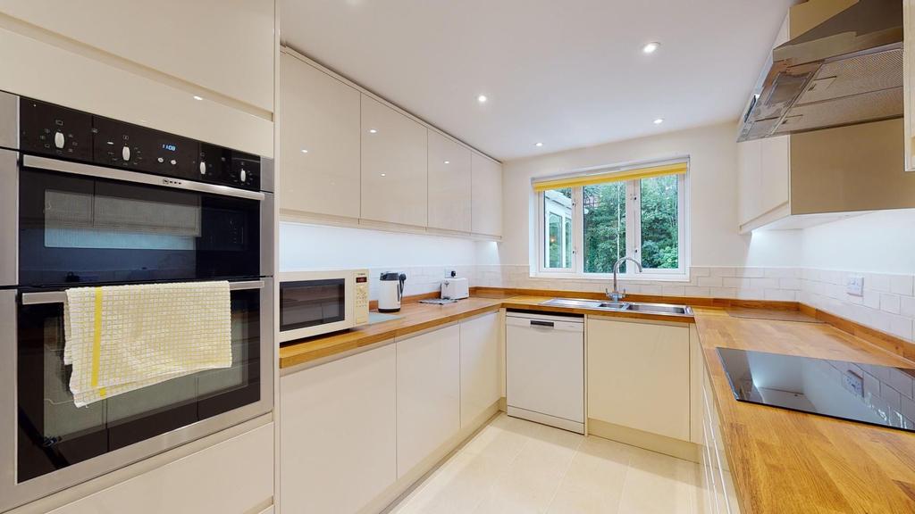 Beech Avenue, Chartham, Canterbury 4 bed detached house £575,000