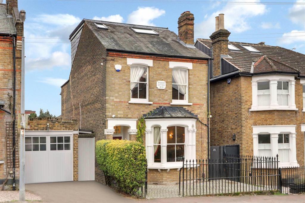 Hills Road, Buckhurst Hill 5 bed house