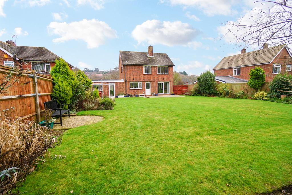 Gillsmans Park, St. Leonardsonsea 3 bed detached house £500,000