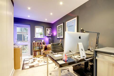 5 Beckets Square, Berkhamsted, HP4 1BZ