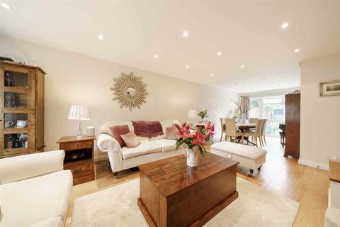 22 Castle Close, Warwick, CV34 4DB