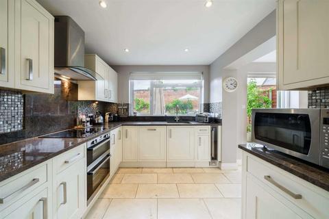 22 Castle Close, Warwick, CV34 4DB