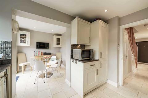 22 Castle Close, Warwick, CV34 4DB