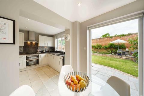 22 Castle Close, Warwick, CV34 4DB