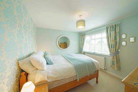 22 Castle Close, Warwick, CV34 4DB