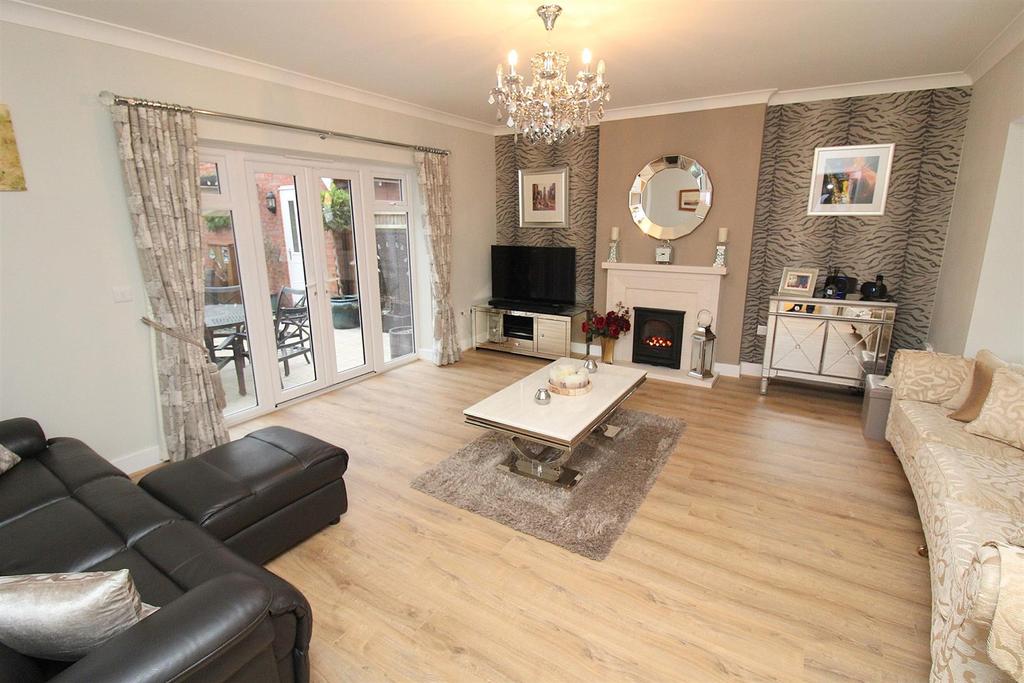 Condor Gate, Chelmsford 4 bed detached house £860,000