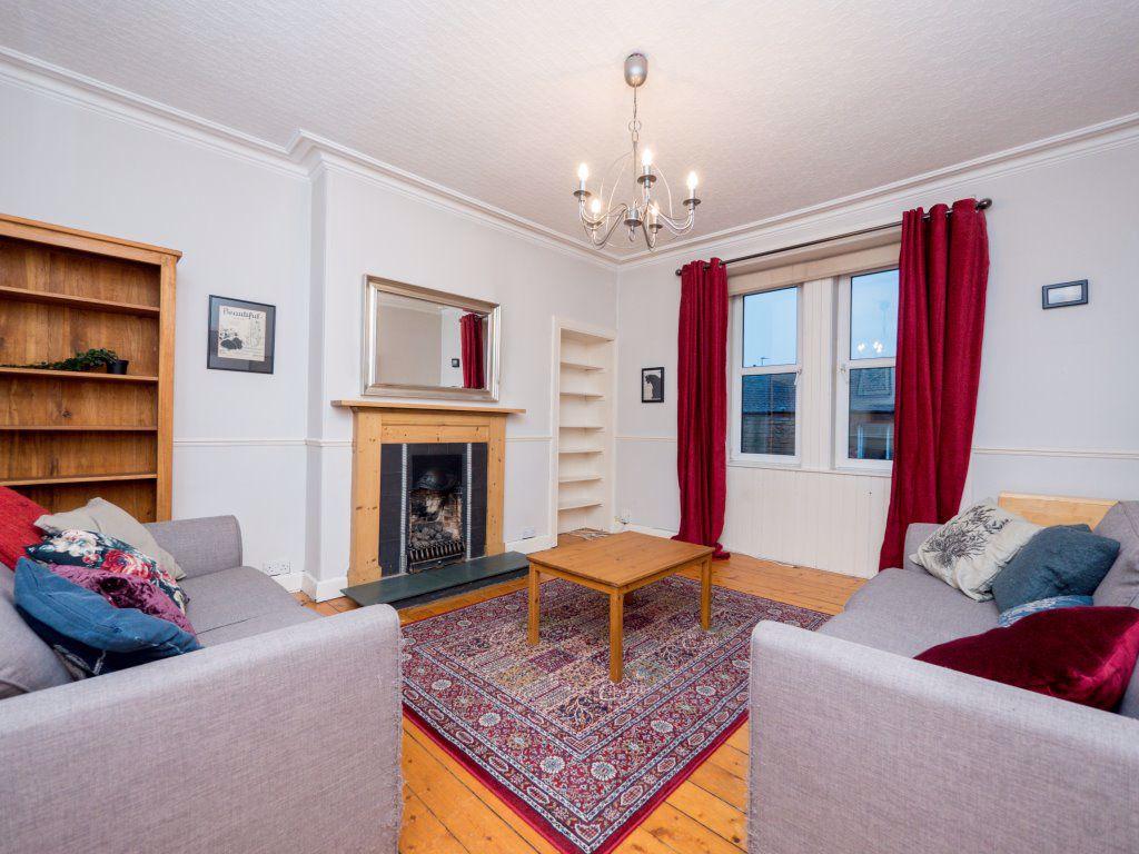 VICTOR PARK TERRACE, CORSTORPHINE... 2 bed flat £875 pcm (£202 pw)
