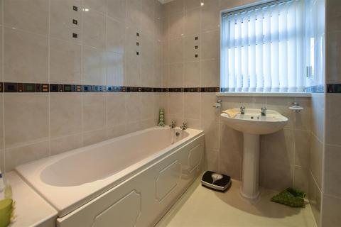 14 Ashgate Road, Willerby, Hull, HU10 6HN