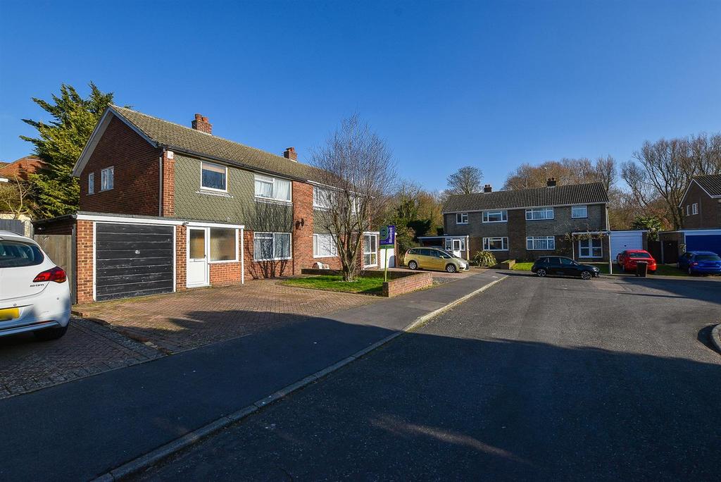 Unwin Close, Aylesford 3 bed semidetached house £385,000