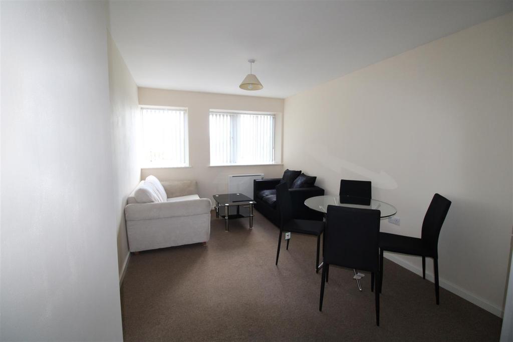 241 High Street, Kingswinford 1 bed apartment £500 pcm (£115 pw)