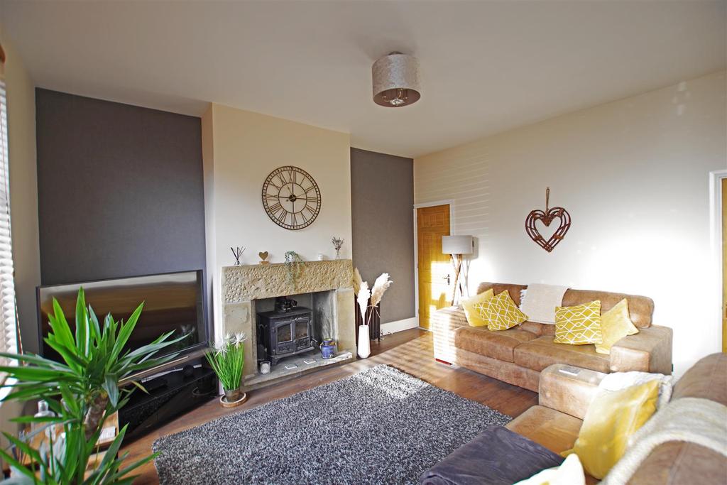 Rochdale Road, Greetland, Halifax 3 bed end of terrace house £175,000