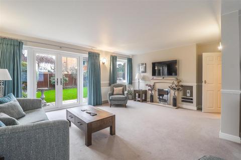 6 Ivybridge, Broxbourne, EN10 7LH
