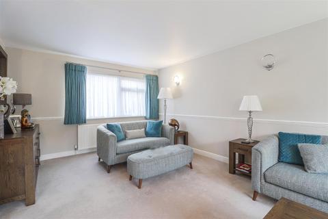 6 Ivybridge, Broxbourne, EN10 7LH