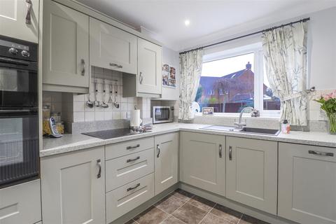 6 Ivybridge, Broxbourne, EN10 7LH