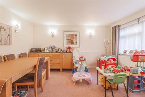 6 Ivybridge, Broxbourne, EN10 7LH