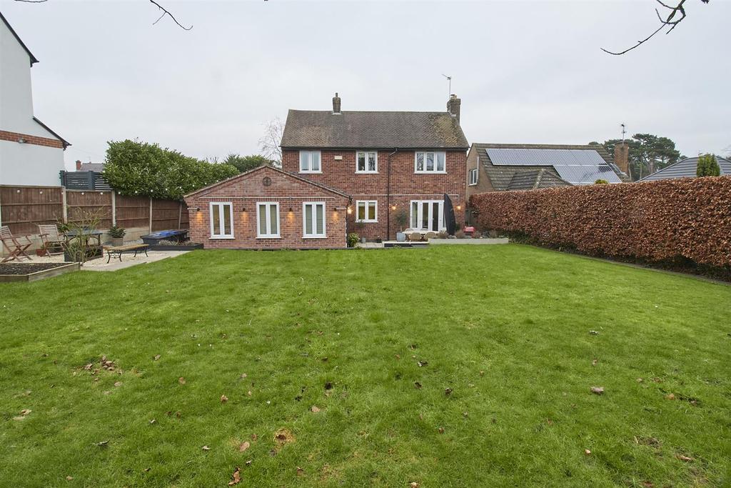 Hollycroft, Hinckley 3 bed detached house £495,000