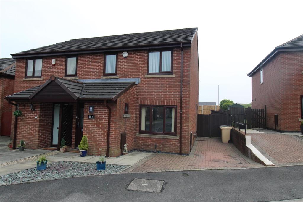 Pembroke Close, Horwich, Bolton 3 bed semidetached house £209,000