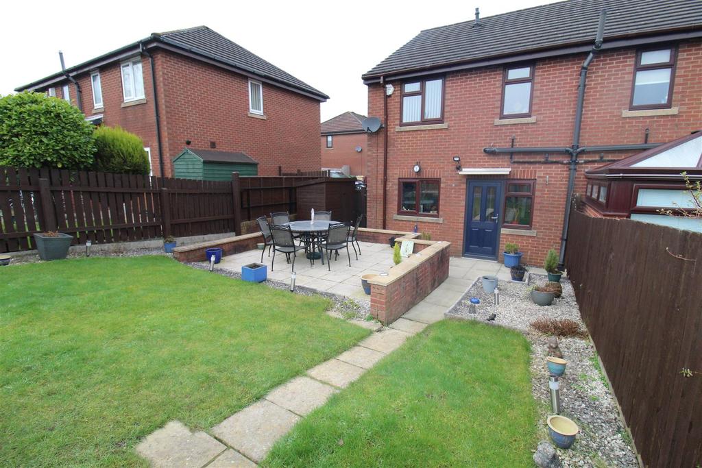 Pembroke Close, Horwich, Bolton 3 bed semidetached house £209,000