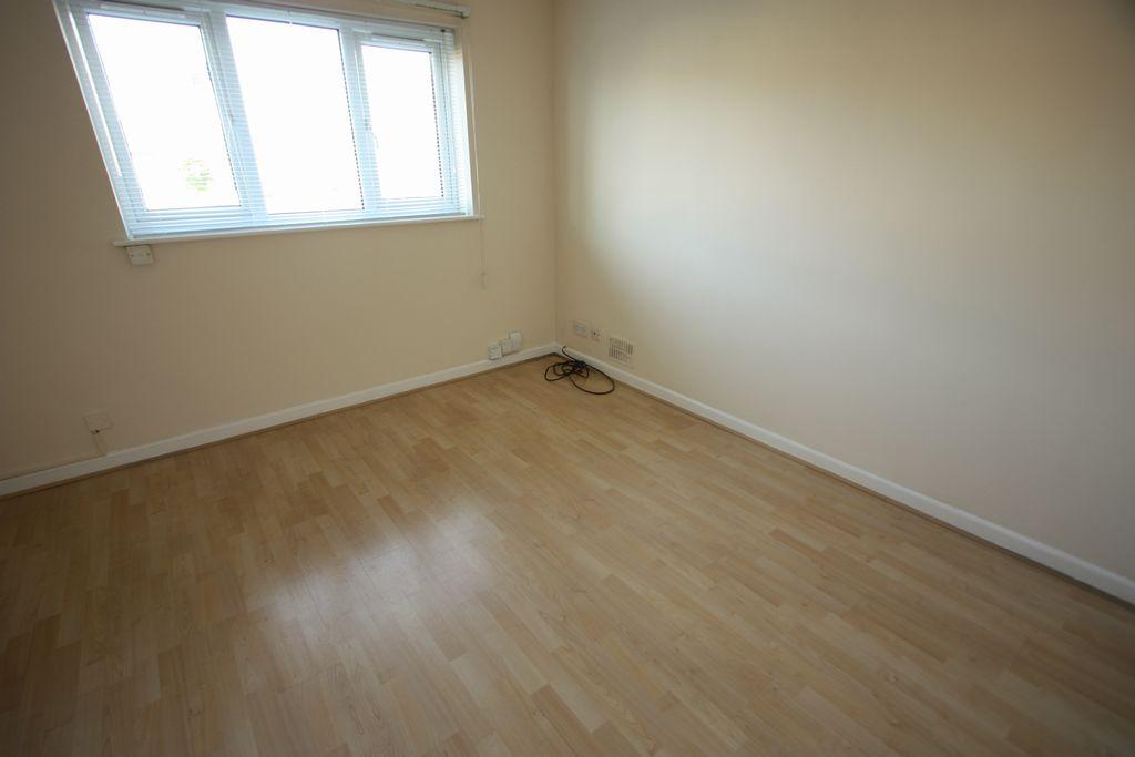 Hope Farm Road, Great Sutton, ELLESMERE PORT, CH66 1 bed flat £495