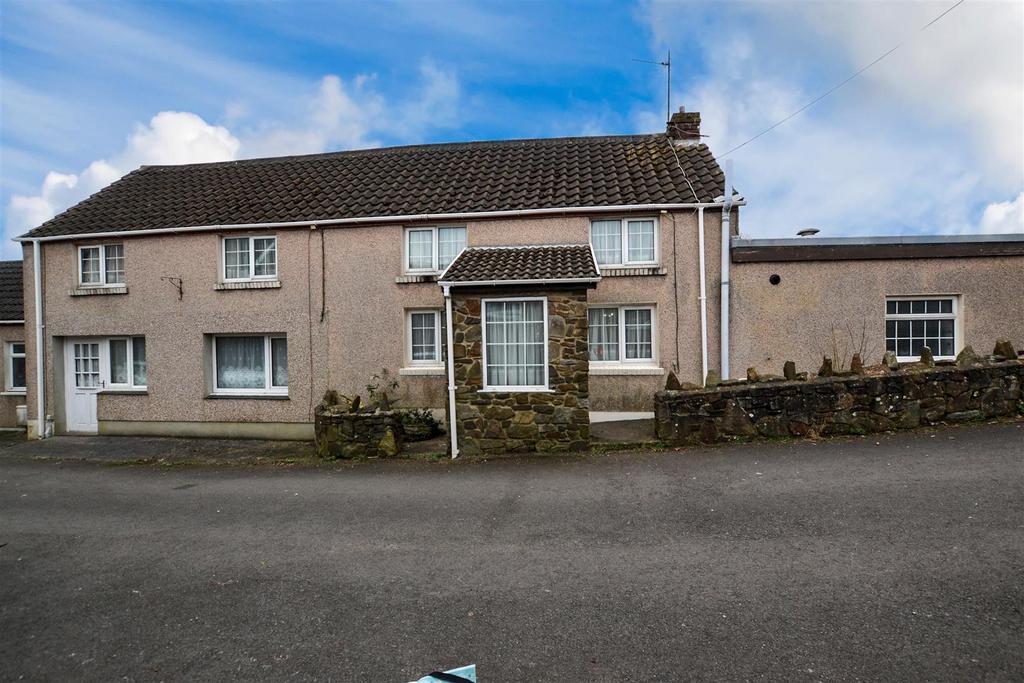 Pill Fold, Milford Haven 3 bed semidetached house £200,000