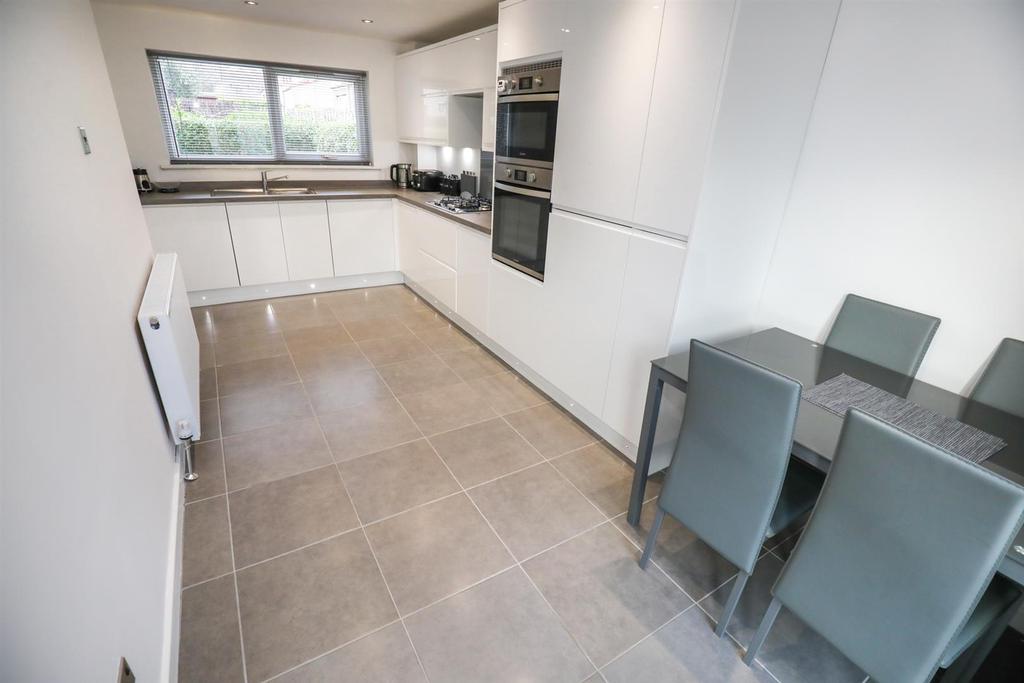 Tantallon Avenue, Glenrothes 4 bed end of terrace house £139,995