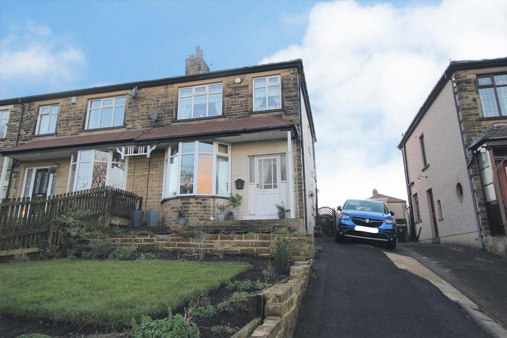 The Avenue, Clayton, Bradford 3 bed semidetached house £190,000