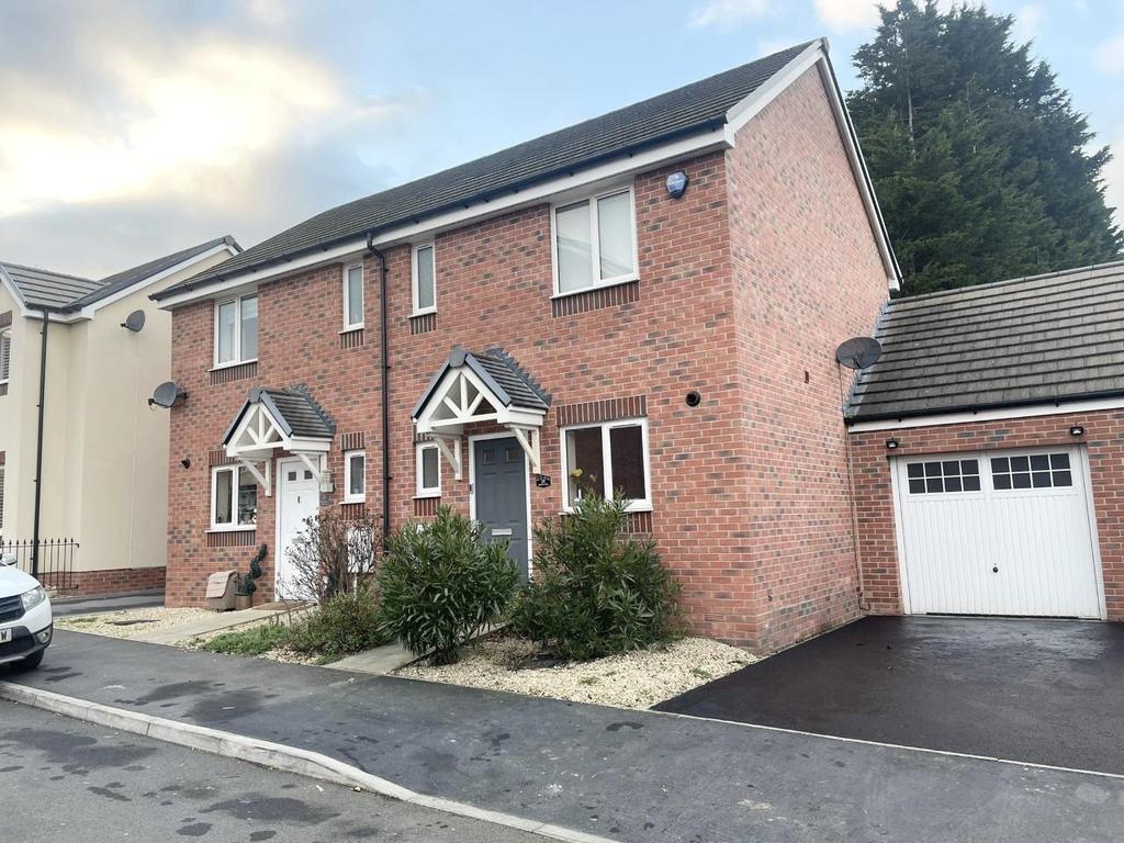 Marlstone Close, Gloucester 2 bed semidetached house £224,950