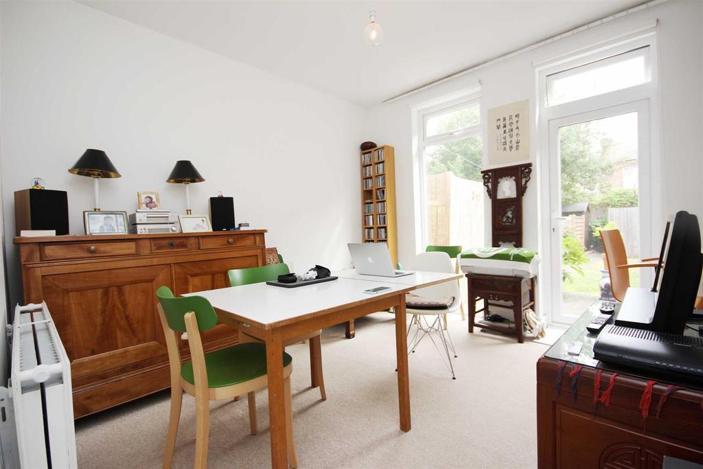 Diana Road, Walthamstow 2 bed flat £1,425 pcm (£329 pw)
