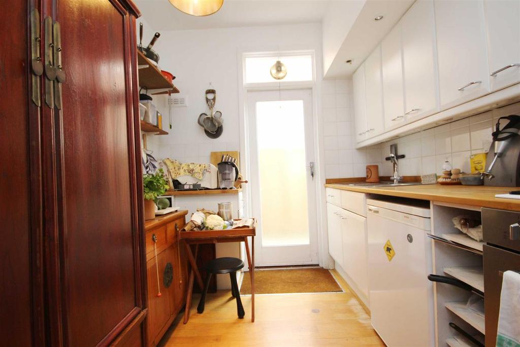 Diana Road, Walthamstow 2 bed flat £1,425 pcm (£329 pw)