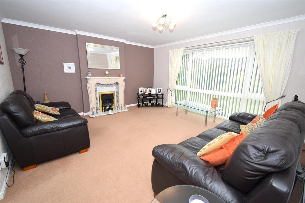 Selbourne Close, Westhoughton, Bolton 3 bed detached bungalow £279,950