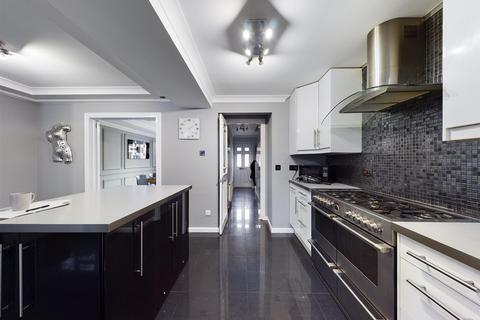 11 Goldsworth Drive, Rochester, ME2 3NR