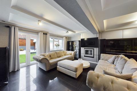11 Goldsworth Drive, Rochester, ME2 3NR