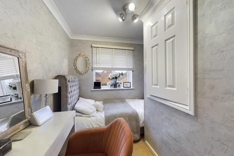 11 Goldsworth Drive, Rochester, ME2 3NR