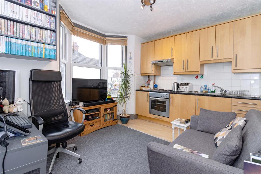 Shakespeare Road, Worthing 1 bed flat for sale £160,000