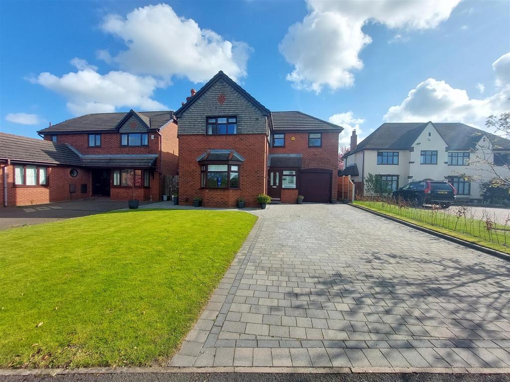 Tudor Close, Rainford, St Helens, WA11 8 4 bed detached house £550,000