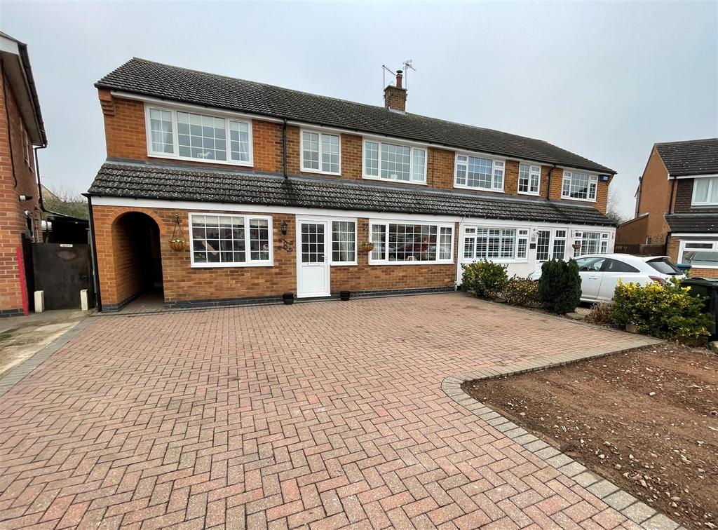 Fields Drive, Aslockton, Nottingham 4 bed semidetached house £318,000