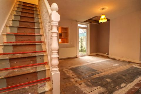 22 Barttelot Road, Horsham, RH12 1DQ