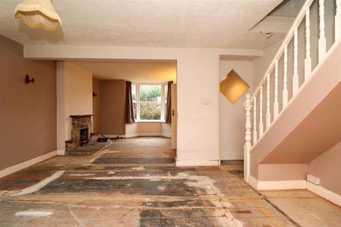 22 Barttelot Road, Horsham, RH12 1DQ