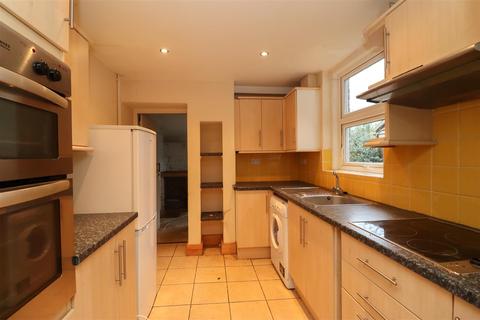 22 Barttelot Road, Horsham, RH12 1DQ