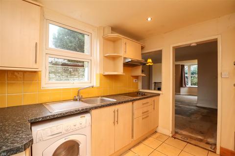 22 Barttelot Road, Horsham, RH12 1DQ