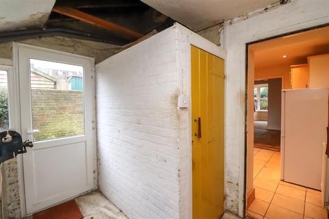 22 Barttelot Road, Horsham, RH12 1DQ