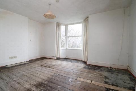 22 Barttelot Road, Horsham, RH12 1DQ