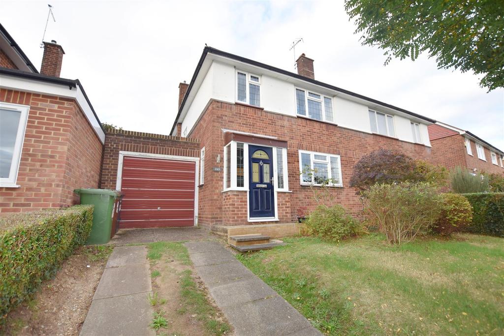 Park Avenue, Bushey 3 bed semidetached house £530,000