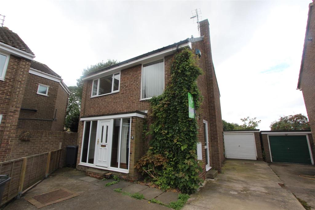 Southfield Close, Hurworth 3 bed detached house £850 pcm (£196 pw)