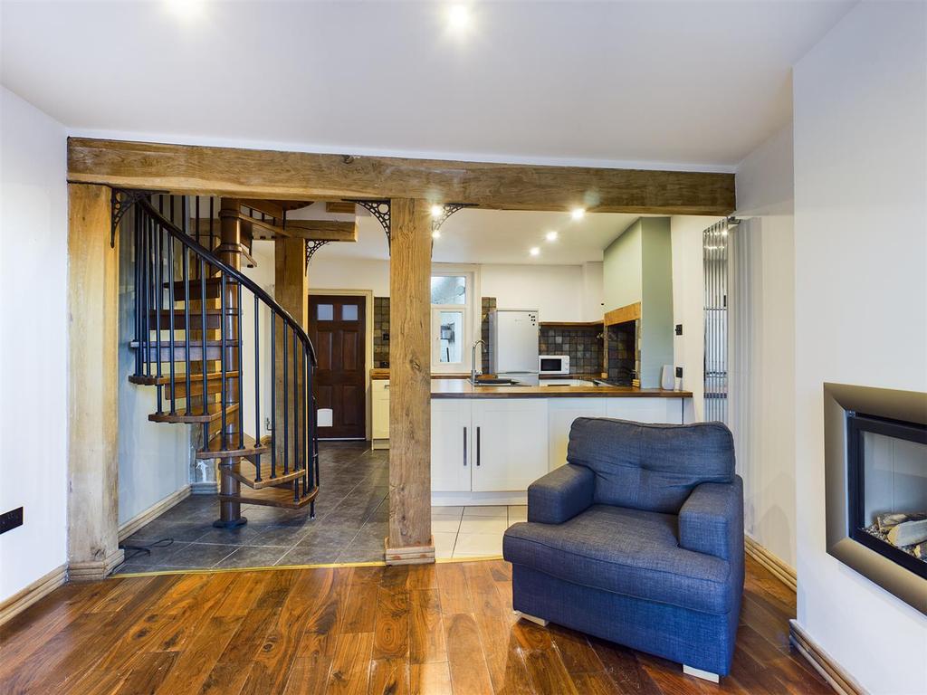 Oxford Road, Malvern 2 bed end of terrace house £250,000