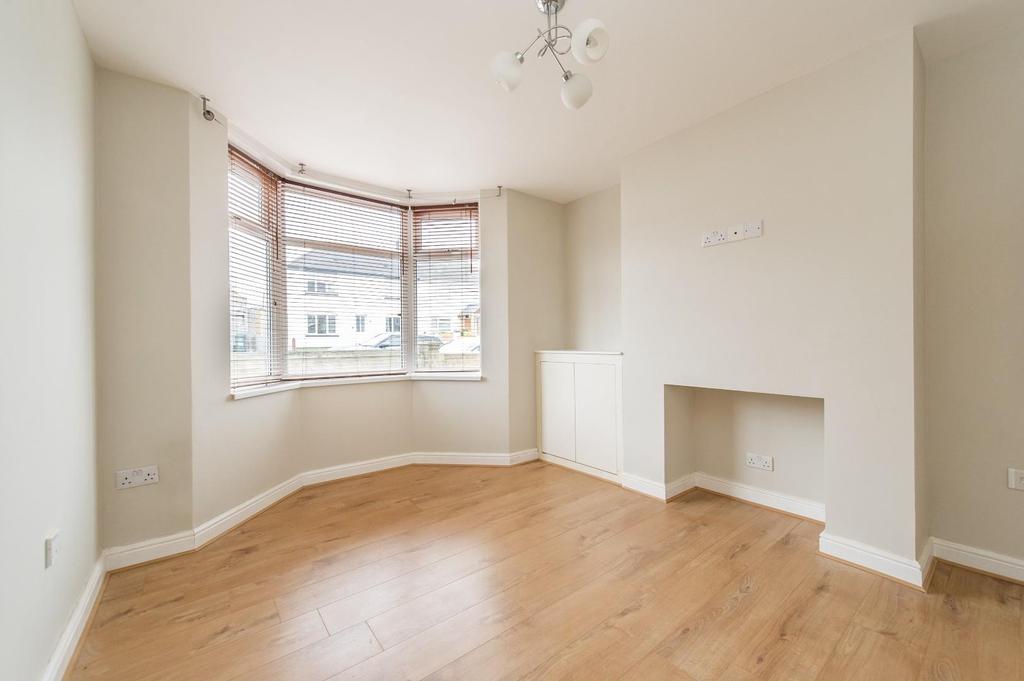 Knockhall Chase, Greenhithe 2 bed terraced house £300,000